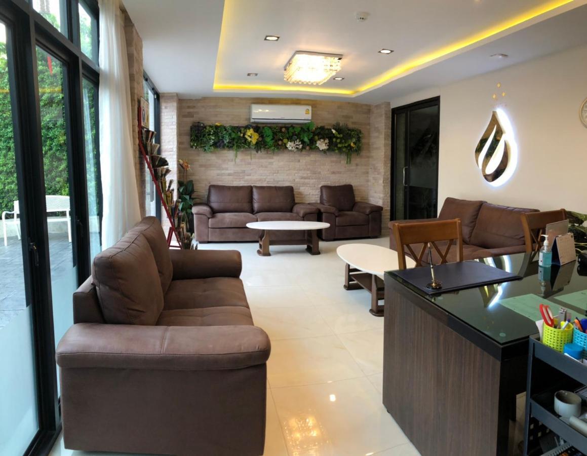 De Sripoom Hotel